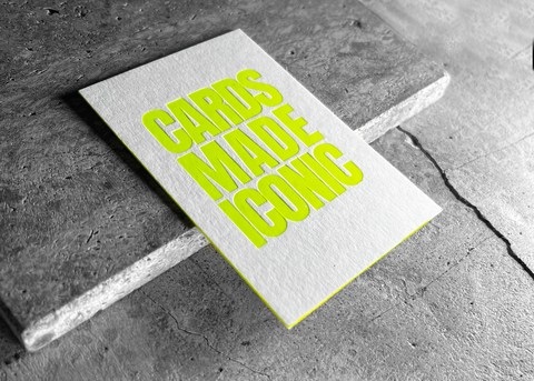 Exklusive Visitenkarten mit Folienpreagung in NEON-GELB und Goldrand in Neon