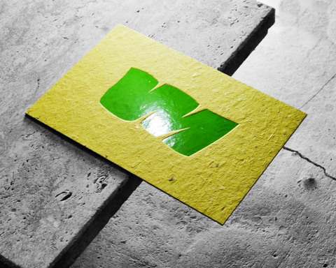 Visitenkarten mit grüner prägung auf Gmund Mother Earth